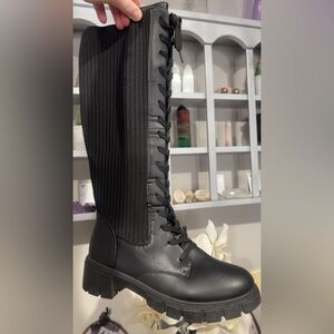 🆕 WIDE CALF Lace-Up boots, size 10